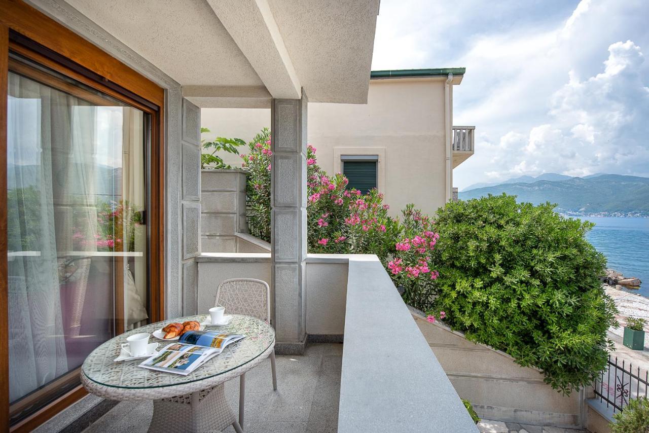 Santorini Apart Krasici Exterior photo